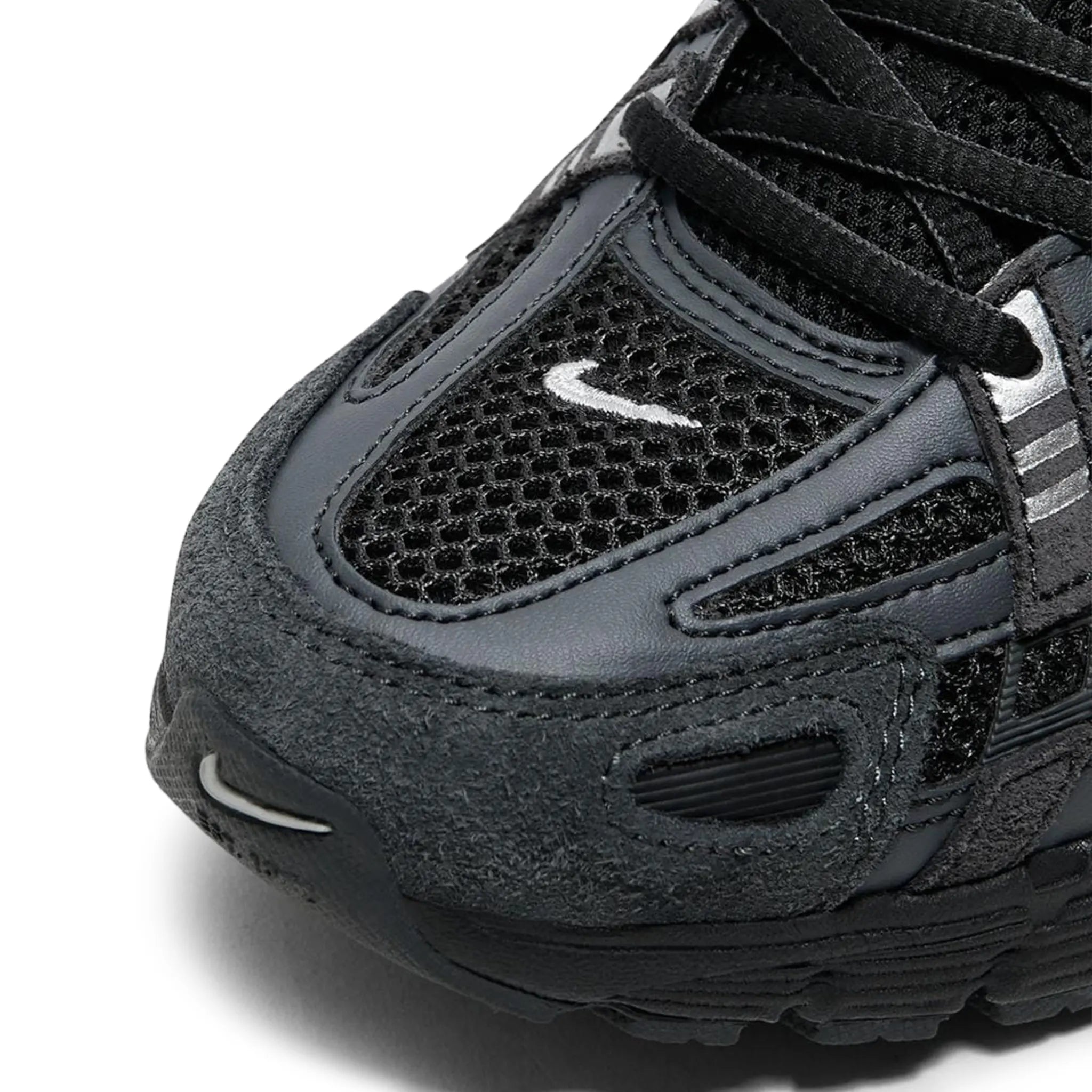 Detailed Front View of Nike P-6000 Anthracite Metalic Silver HF0015-002